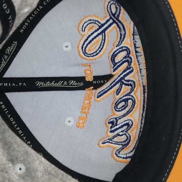 Mitchell & Ness Hardwood Classics Los Angeles Lakers Basketball Hat . - Picture 10 of 10